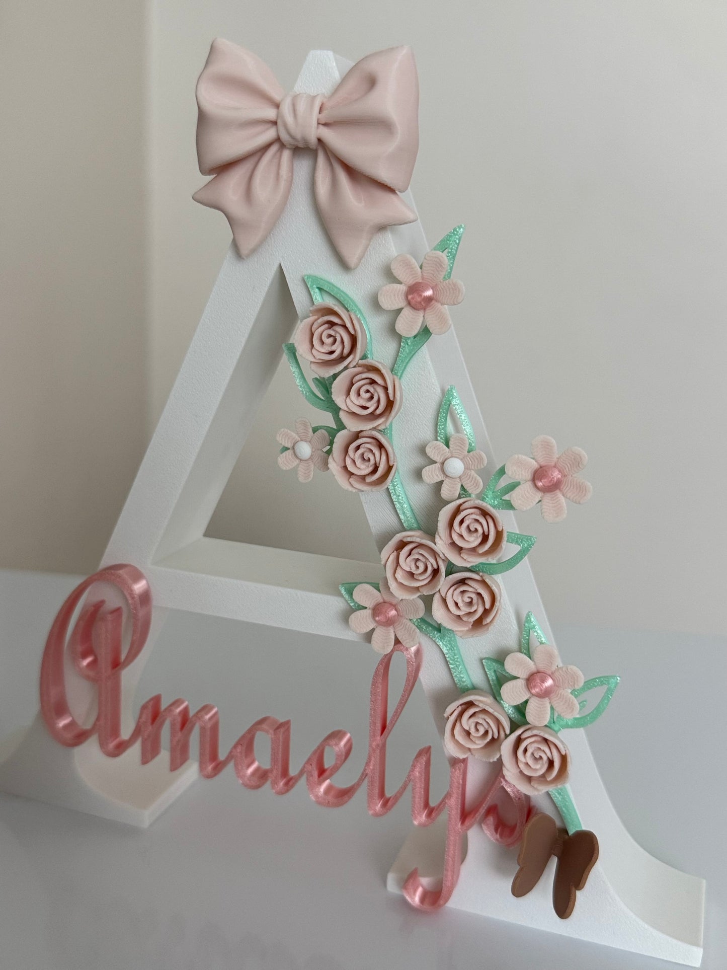 Set Personalizado • Inicial + Nombre + Figura Decorativa (Modelo Amaelys)