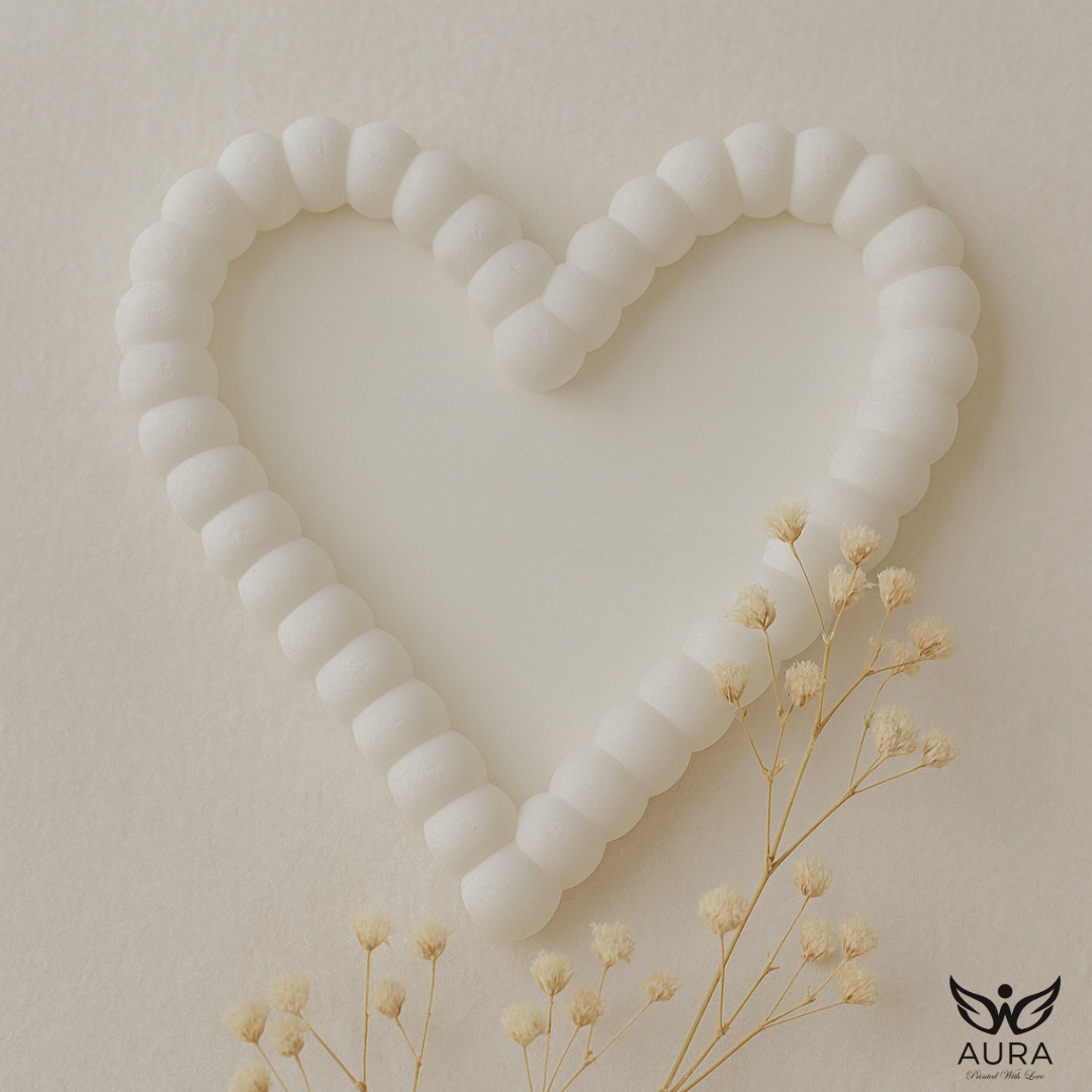 Exhibidor en forma de corazón - cuentas blancas