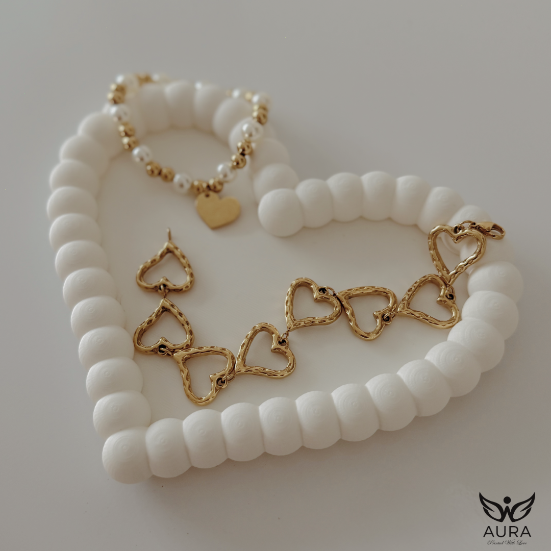 Exhibidor en forma de corazón - cuentas blancas