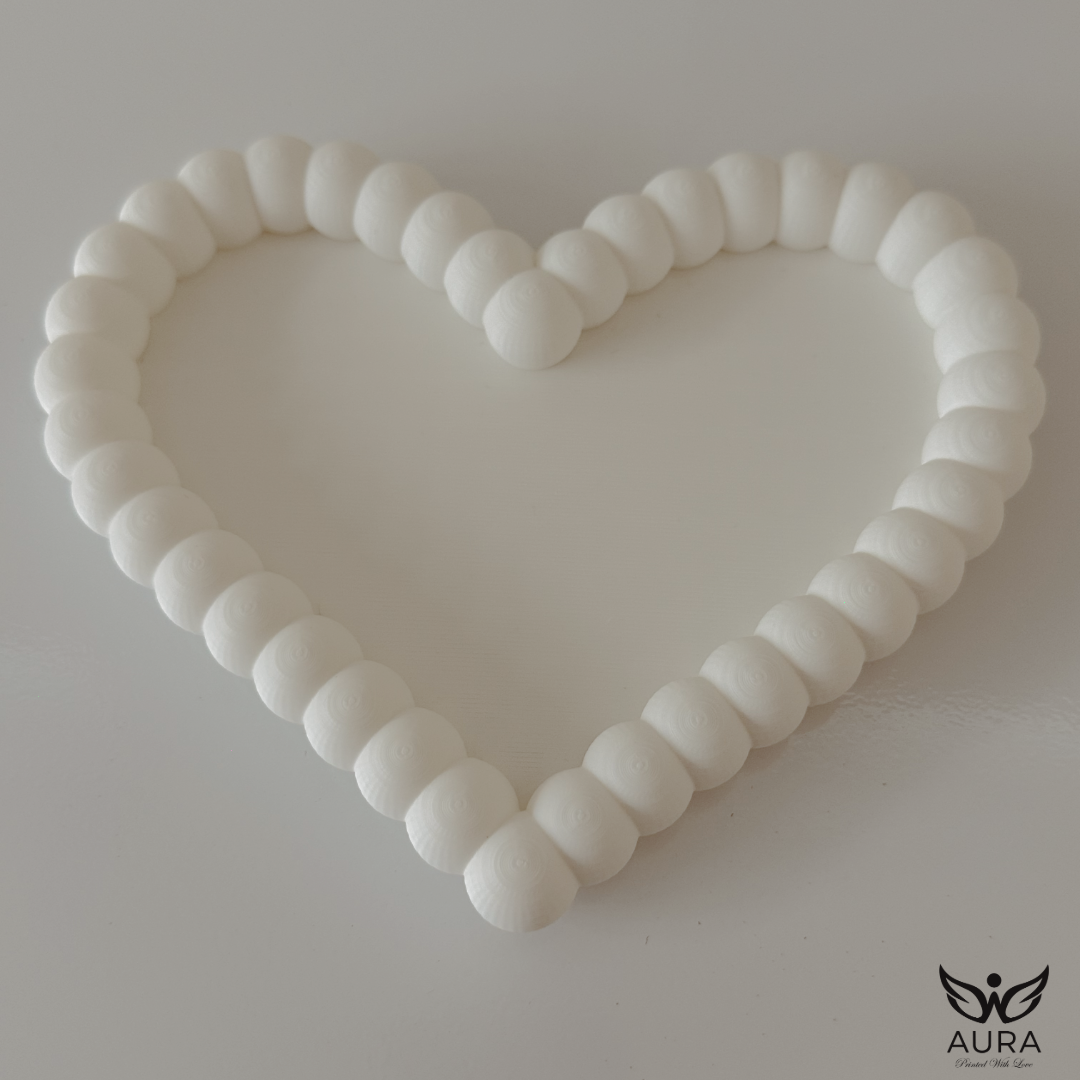 Exhibidor en forma de corazón - cuentas blancas